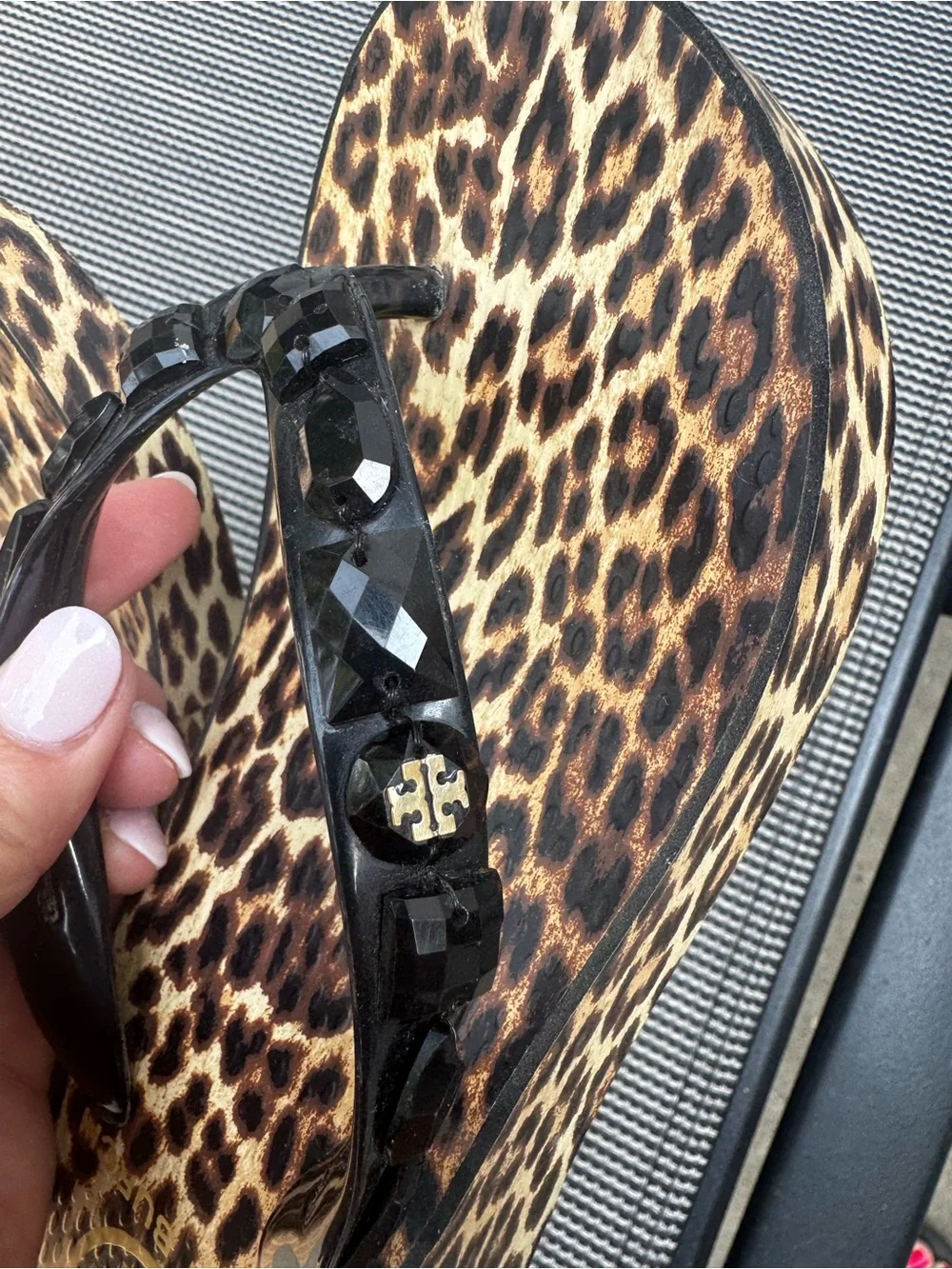 Tory Burch Gemini Link Wedge Flip Flops Leopard Black Size 5 w/ Box
